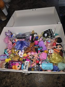 Box Of LOL MINI DOLLS WITH ALOT ACCESSORIES 