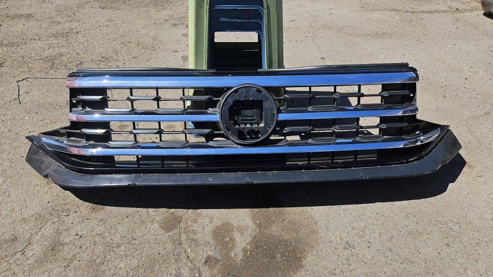 2020-2021 Volkswagen Atlas Frot Grill CROME OEM