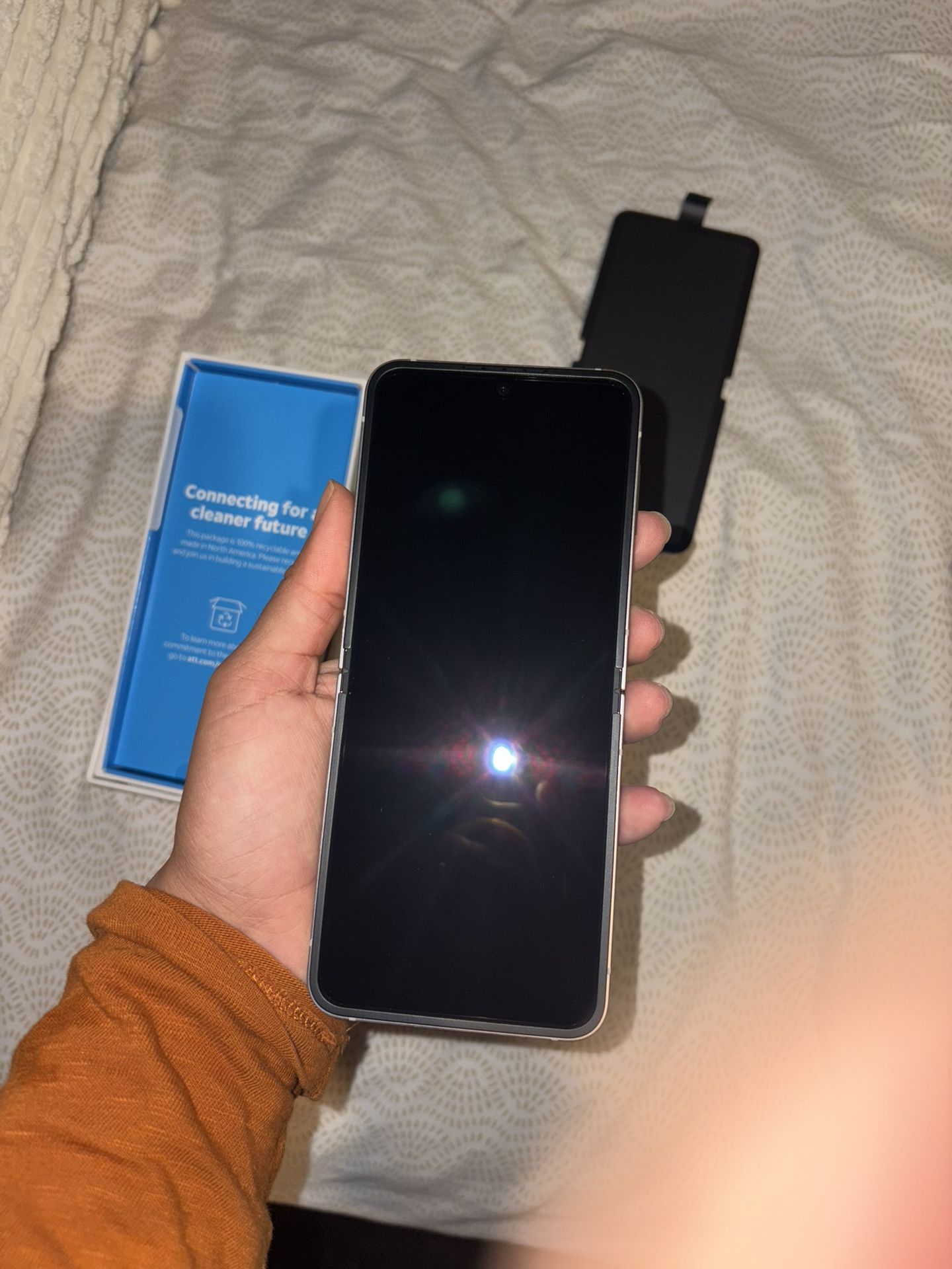 Samsung Galaxy X Flip 6 - 256GB NEW (Unlocked)