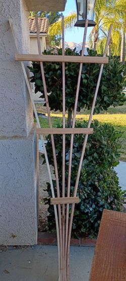 Cedar garden trellis