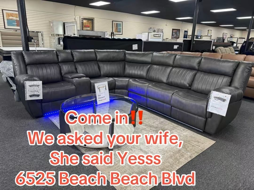 Power Recliner Sectional. 🚚WE DELIVER🚚