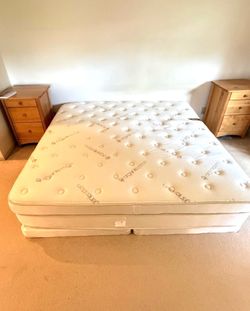 Saatva Luxury King Mattress Set w/ Box Springs. Organic. Eco-Friendly.