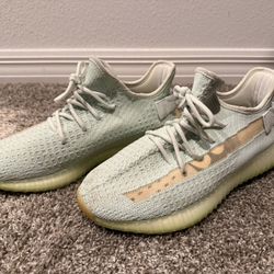 Adidas Yeezy 9.5 Men (almost New)