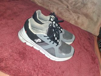 On cloud  size  us w8.5   un 6.5