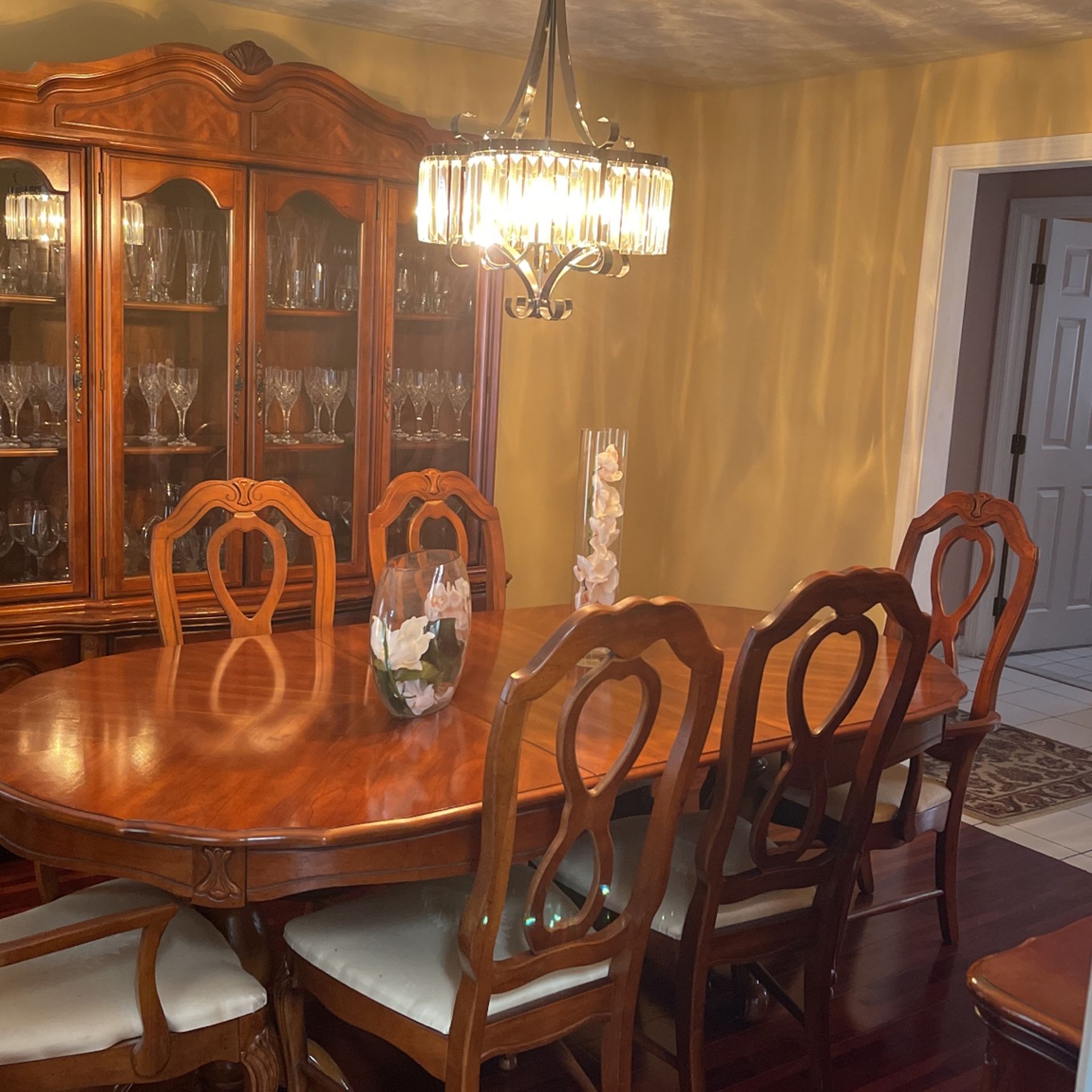 ANTIQUE DINING ROOM SET OVER 30 YEARS OLD