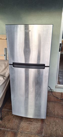 Whirlpool Top-Freezer Refrigerator