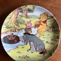 Disney Winnie The Pooh GONE FISHING collectors Plate In Box W/hanger #1316A 