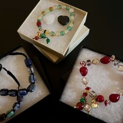 🎄✨ Holiday Bracelets  Bundle – 4 For  $10! ✨🎄