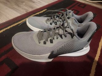 Womens Nike size 7