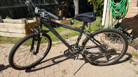 TREK 3700 MOUNTAIN BIKES 16