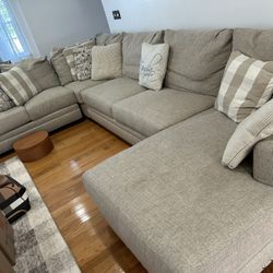Couch && Carpet In Great Condition