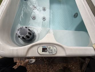 2021 Like New Leisure Time Brom Tabs M-S21-PP7631L Hot Tub 6+ Person 31 Jets - Stuart, FL