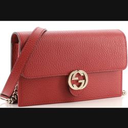 Gucci Red Clasp Purse ( MAKE OFFERS) 