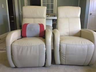 Two beautiful love seats leather they look clean and beautiful