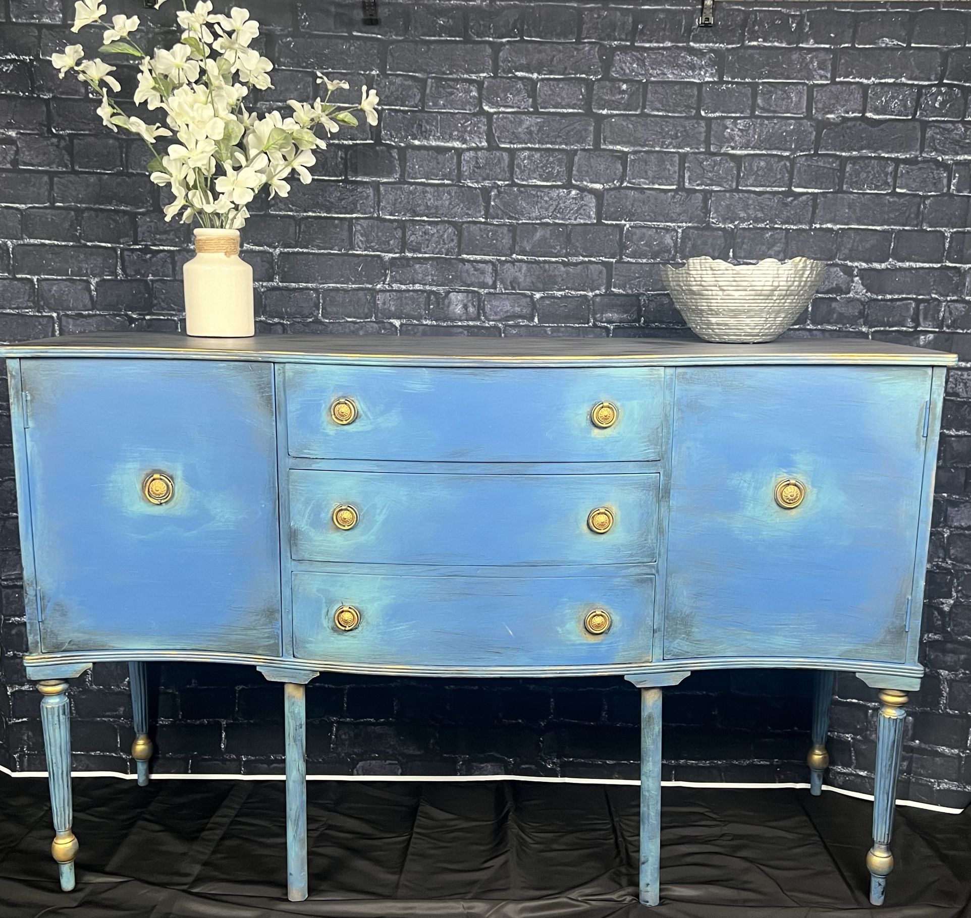 Solid Wood Refinished Antique Buffet Table / 3 drawers & 2 cabinets ***FREE LOCAL DELIVERY***