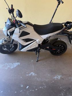 VENOM E-X20 BRUSHLESS 2000W 72V ELECTRIC MOTORCYCLE