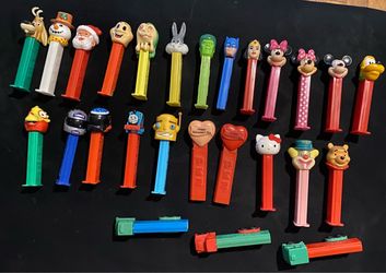 Lot Of 26 Vintage Pez Dispensers disney marvel DC Batman hulk mickey mouse (READ DESC)