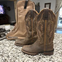 Women’s Dan post Boots Size 7M  W/ Boot Bag
