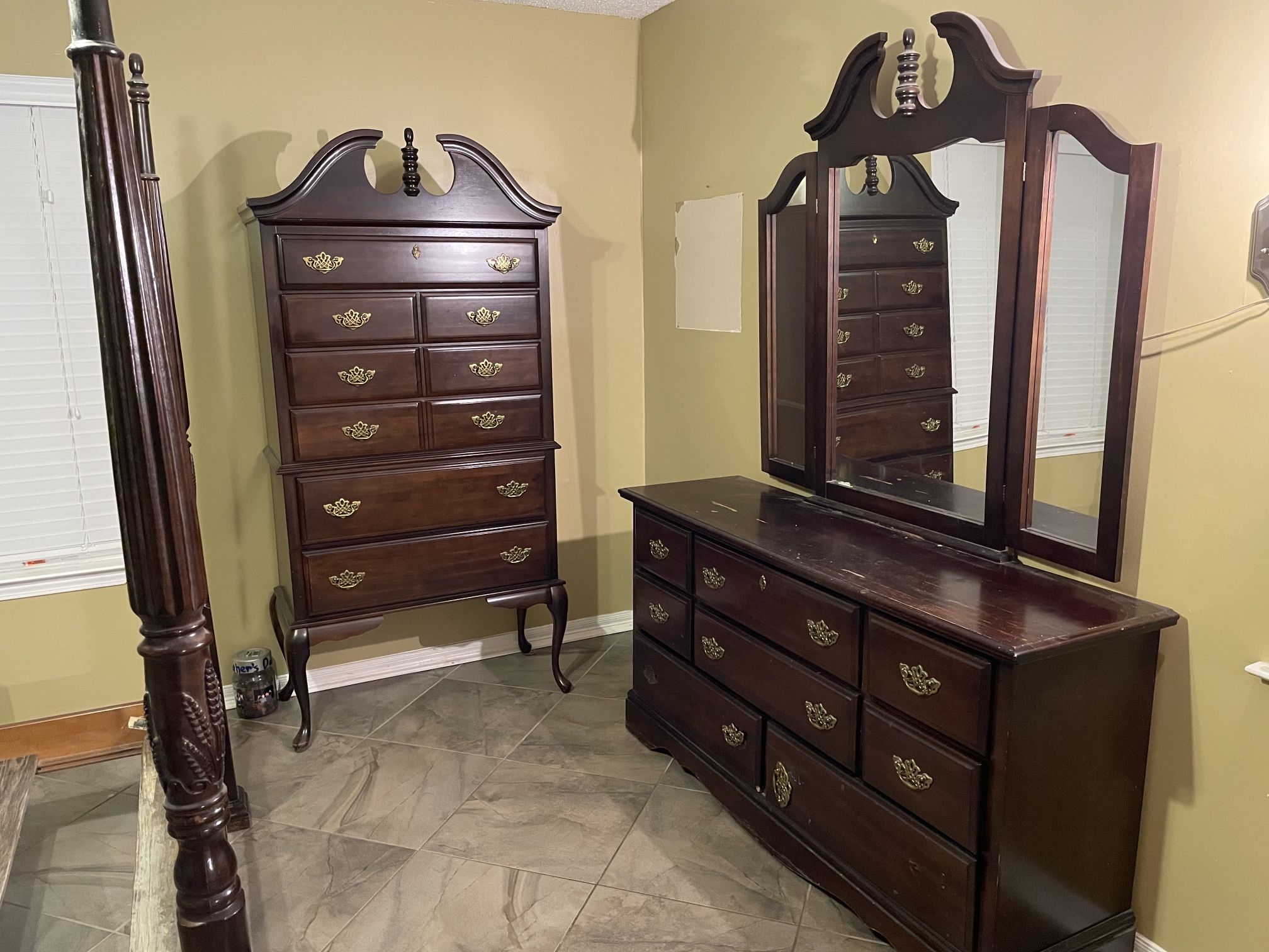 Queen Anne Bedroom Set