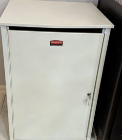 Rubbermaid Executive Commercial Shredd Box Console with lock