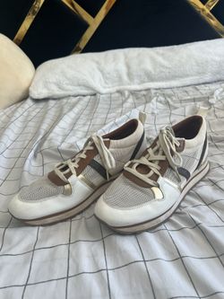 Brand new Michael Kors Womens Womens Dash Trainer Mesh Sneakers, BEIGE, Size 9.0