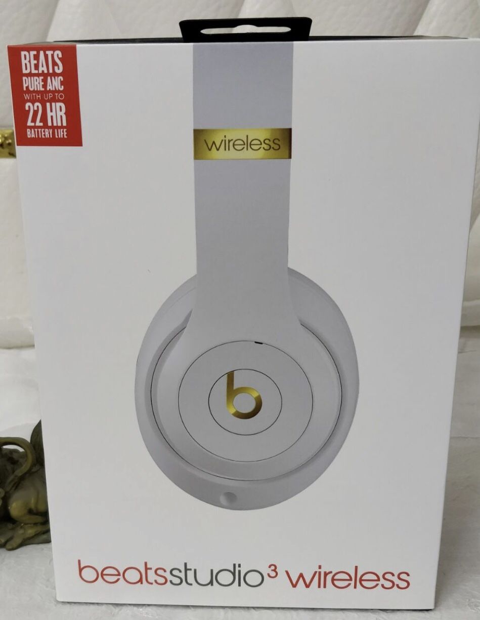Beats Studio 3 - and Gold for Sale in NY - OfferUp
