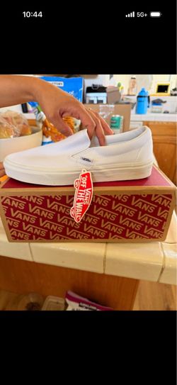 VANS Classic Slip-On White Solid Low Top Slip On Athletic Sneakers