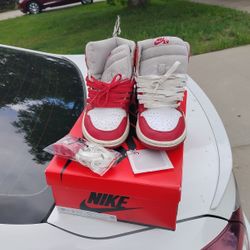 Jordan 1 Varsity Red 