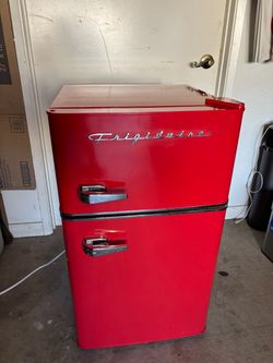 Frigidare Retro mini refrigerator w/ freezer