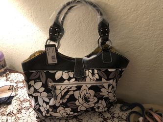 Brand new black colored Guess Lucy Purse-never used