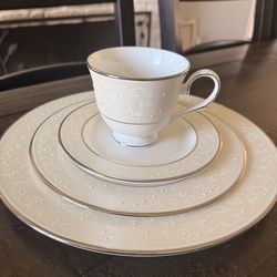 Cream Lenox China Dinnerware Set that includes Plates & Teacups