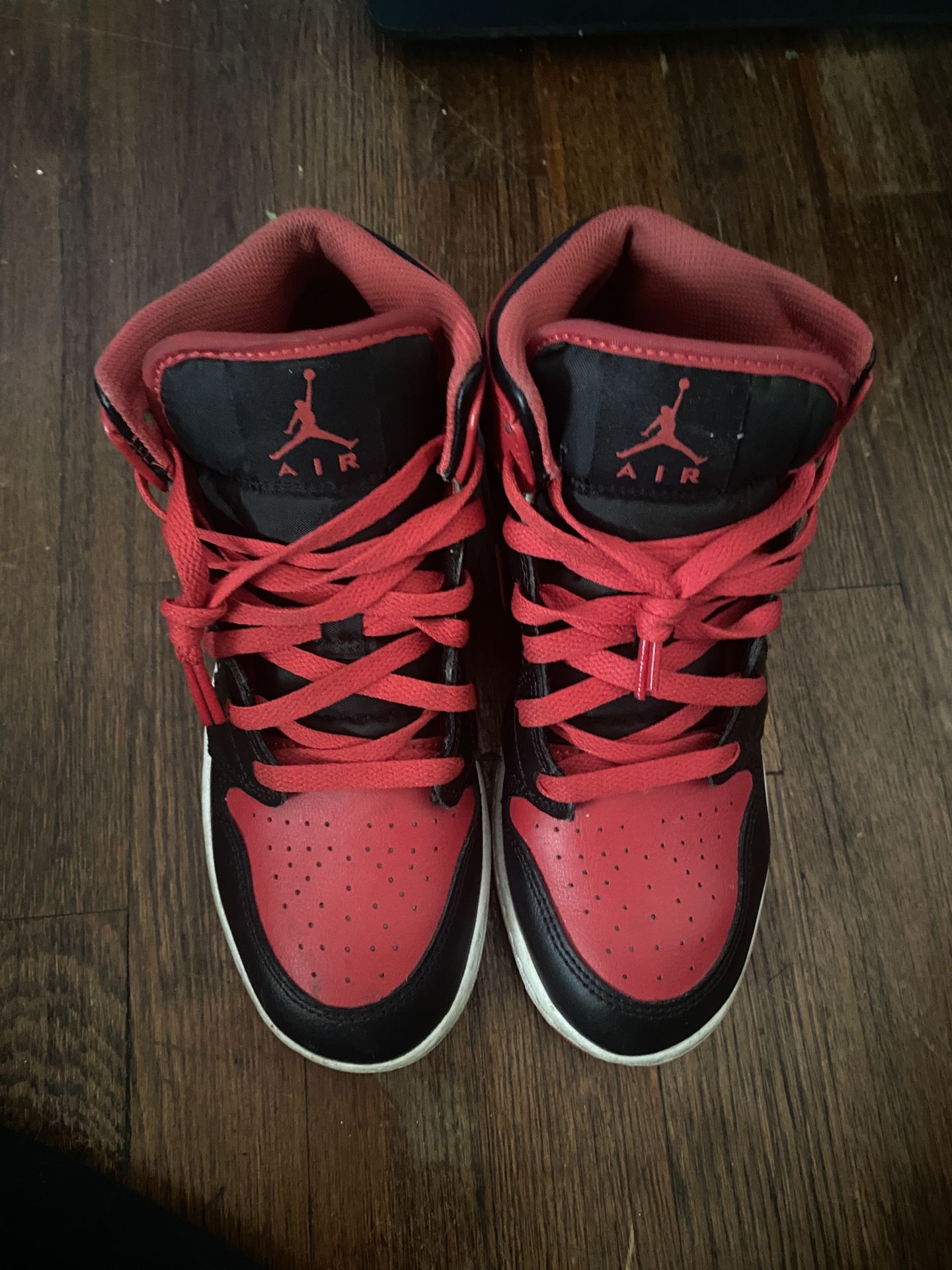 Jordan 1’s Red And Black Size:5.5