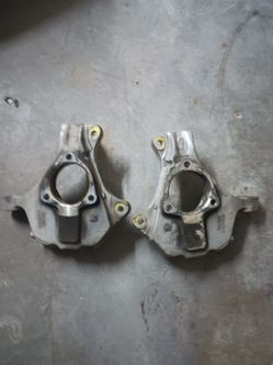 Spindles Oem Tahoe Yukon Escalade  15-20 $100