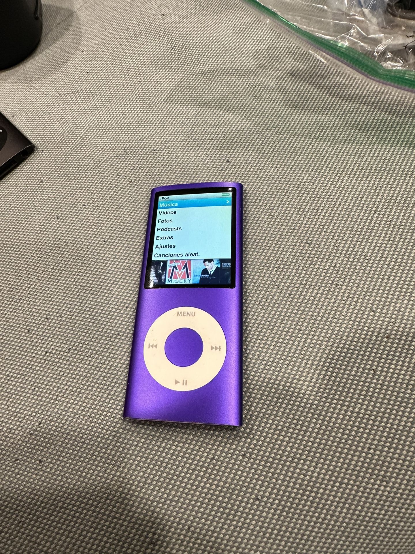 Apple iPod nano　Purple 16GB Amazon.com: Apple iPod Nano 16GB Purple (7th Generation