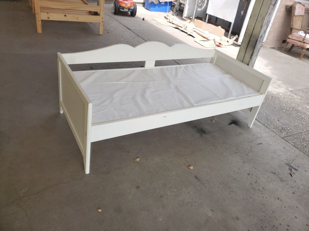 Toddler-twin bed