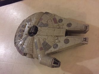 Star Wars Millennium Falcon ship