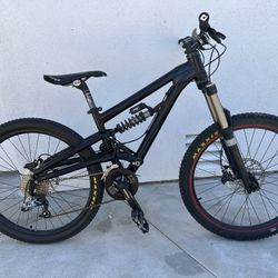 Santa Cruz 26 Bullit Full Suspension Bike - Loaded - Medium