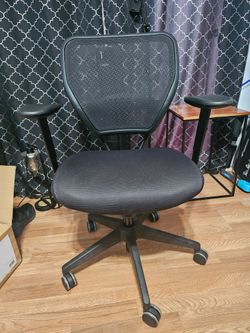 Rolling Desk Chair (Please buy today)