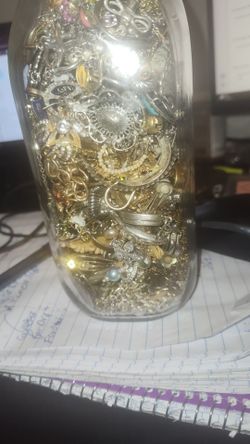 Assorted jewelry