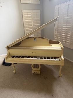 Baby grand