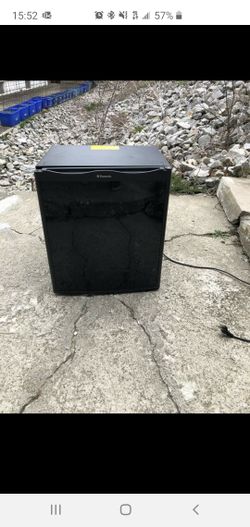 Compact REFRIGERATOR in EXCELLENT condition.