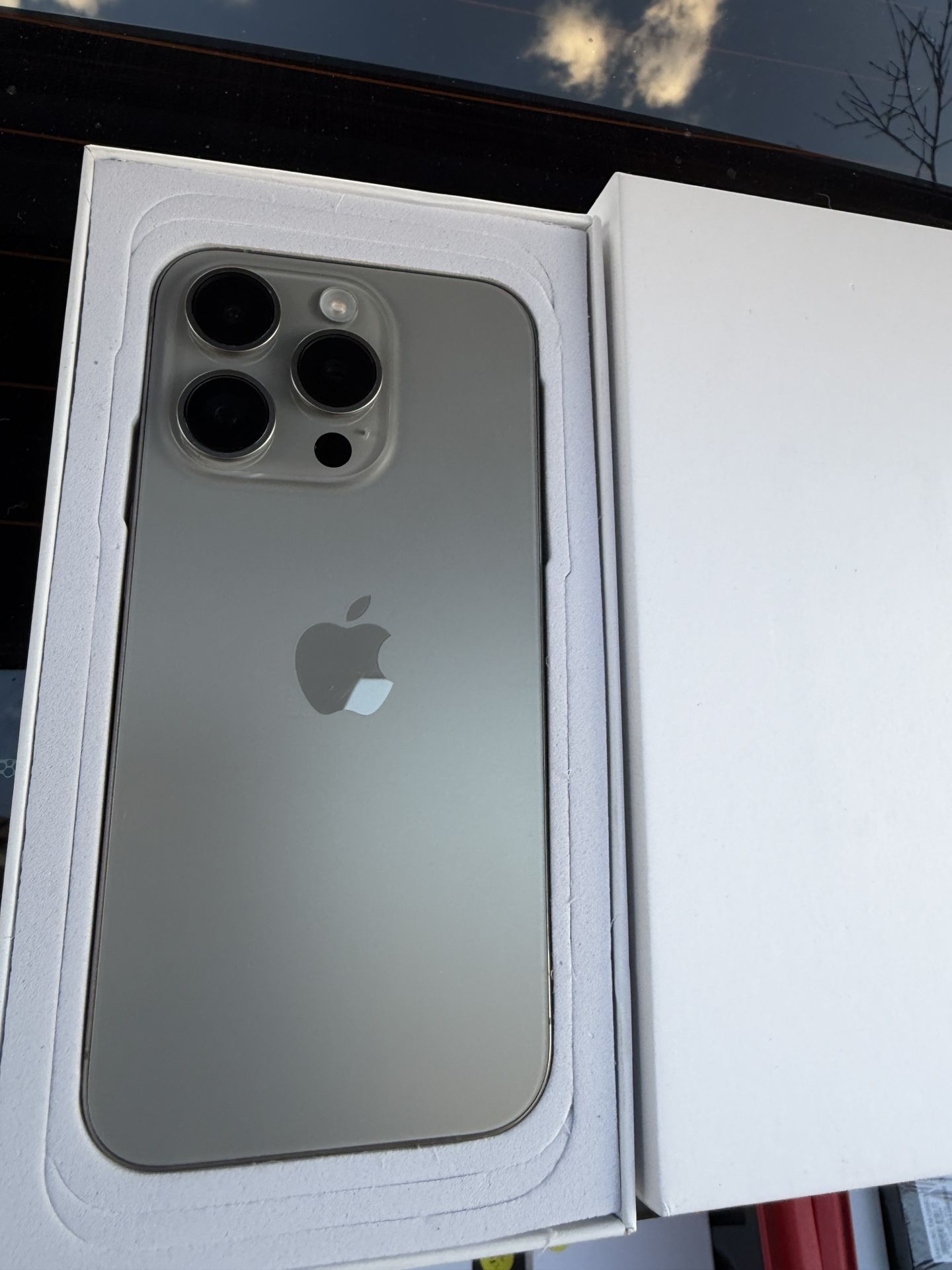 Apple Iphone 15 Pro 256GB Natural Titanium Unlocked