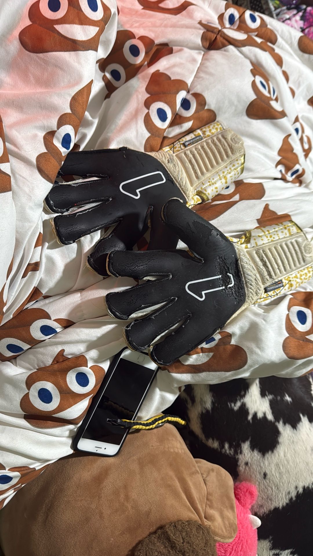 Goalie gloves
