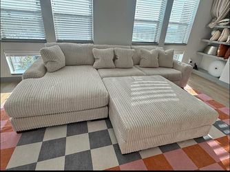 Ashley Lindyn 3-Piece Sectional Oversized with Ottoman