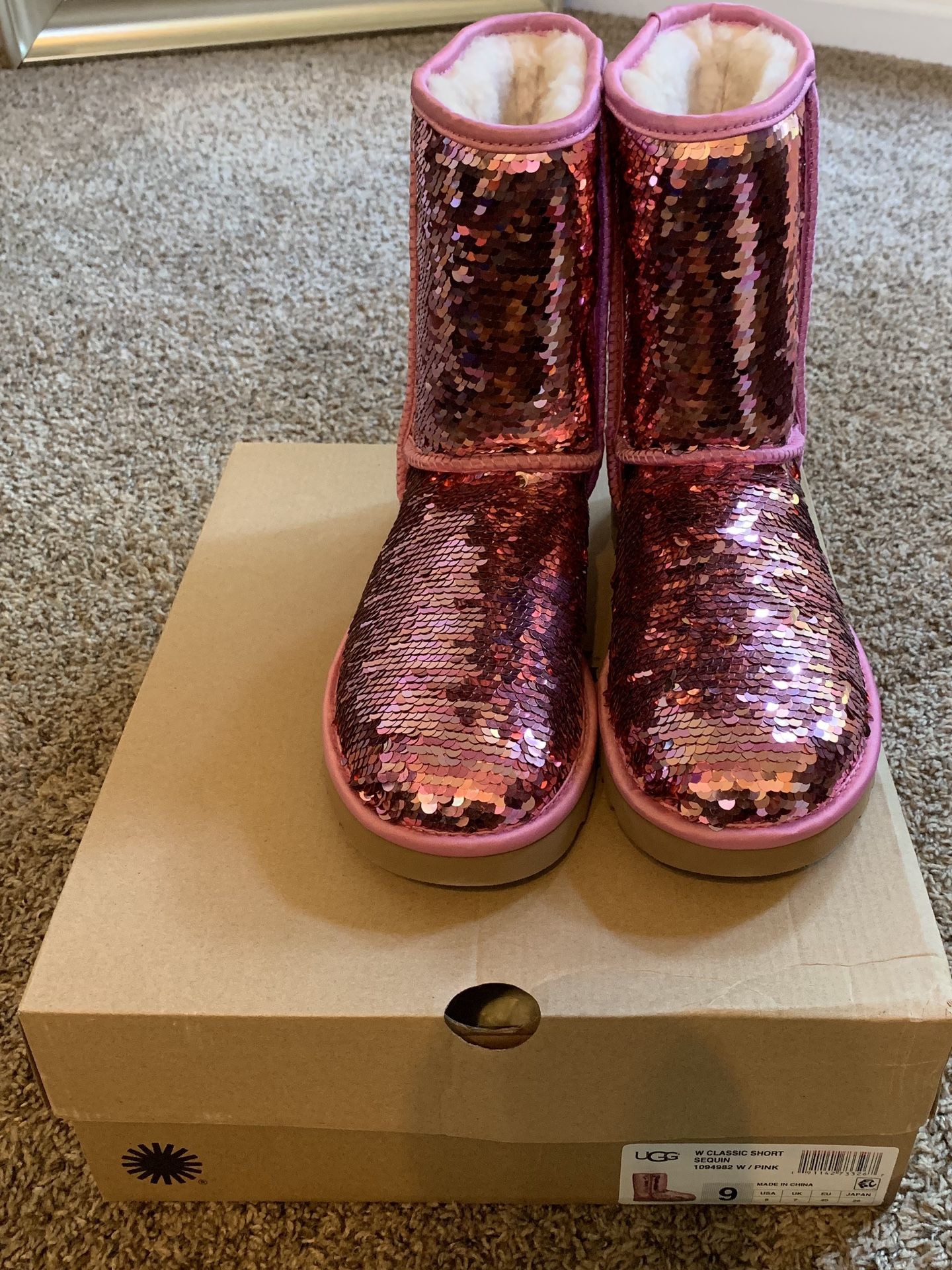 BRAND NEW NEVER WORN PINK SEQUIN UGG BOOTS - SIZE 9 WOMEN