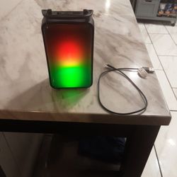 Wireless Bluetooth Speaker With Chager 