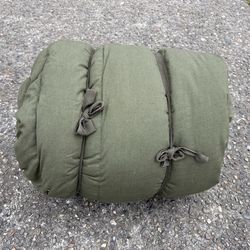 Military surplus extreme cold weather sleeping bag