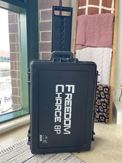 Chauvet DJ Freedom Par Q9 8-Pack Uplights & Charging Case – USED ONCE