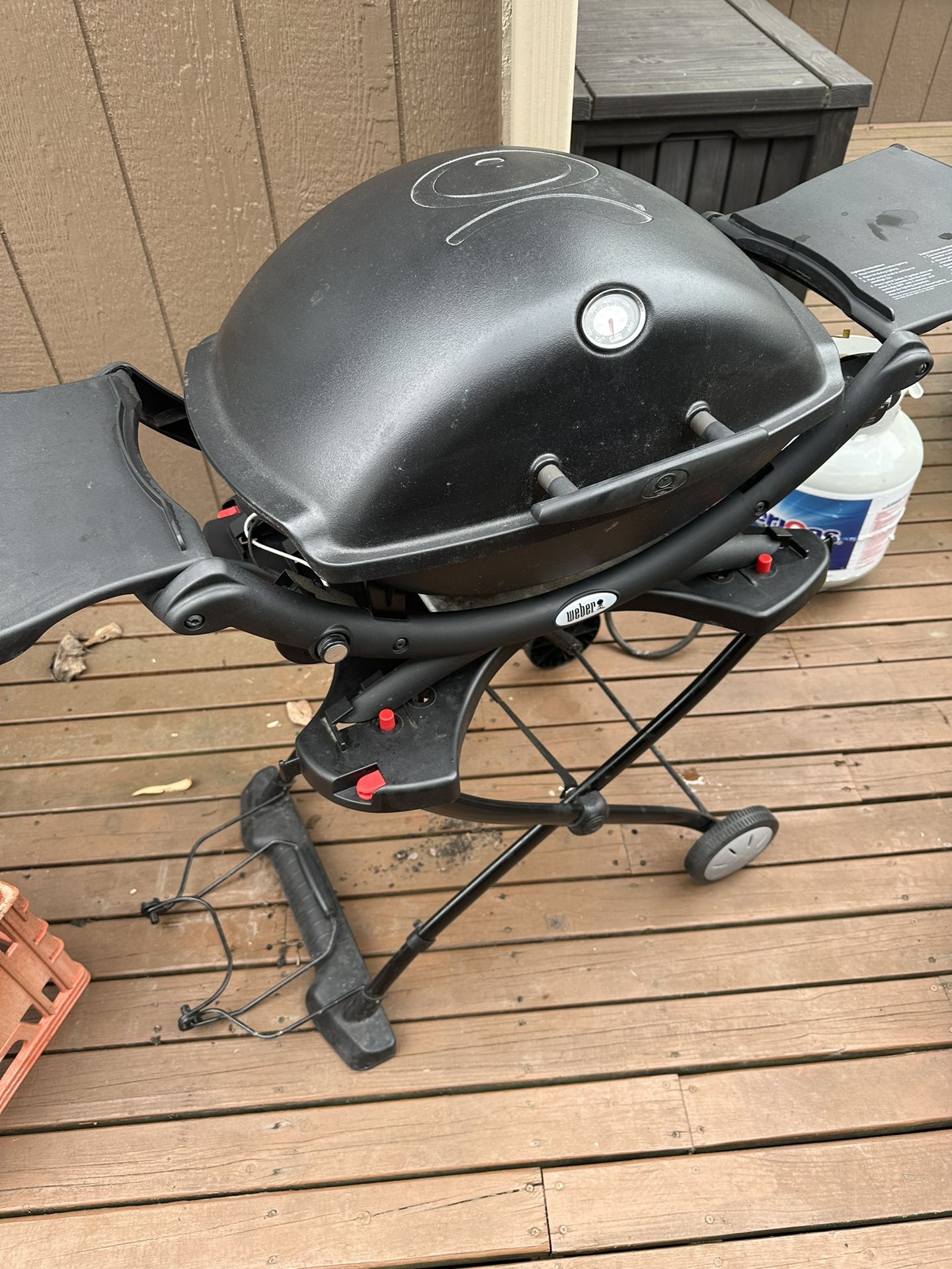 Weber Q 2200 Grill & Portable Stand
