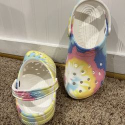 CROCS CLASSIC TIE DYE GRAPHIC CLOG  W 8  crocs  made in Metnam  crocs  M 10